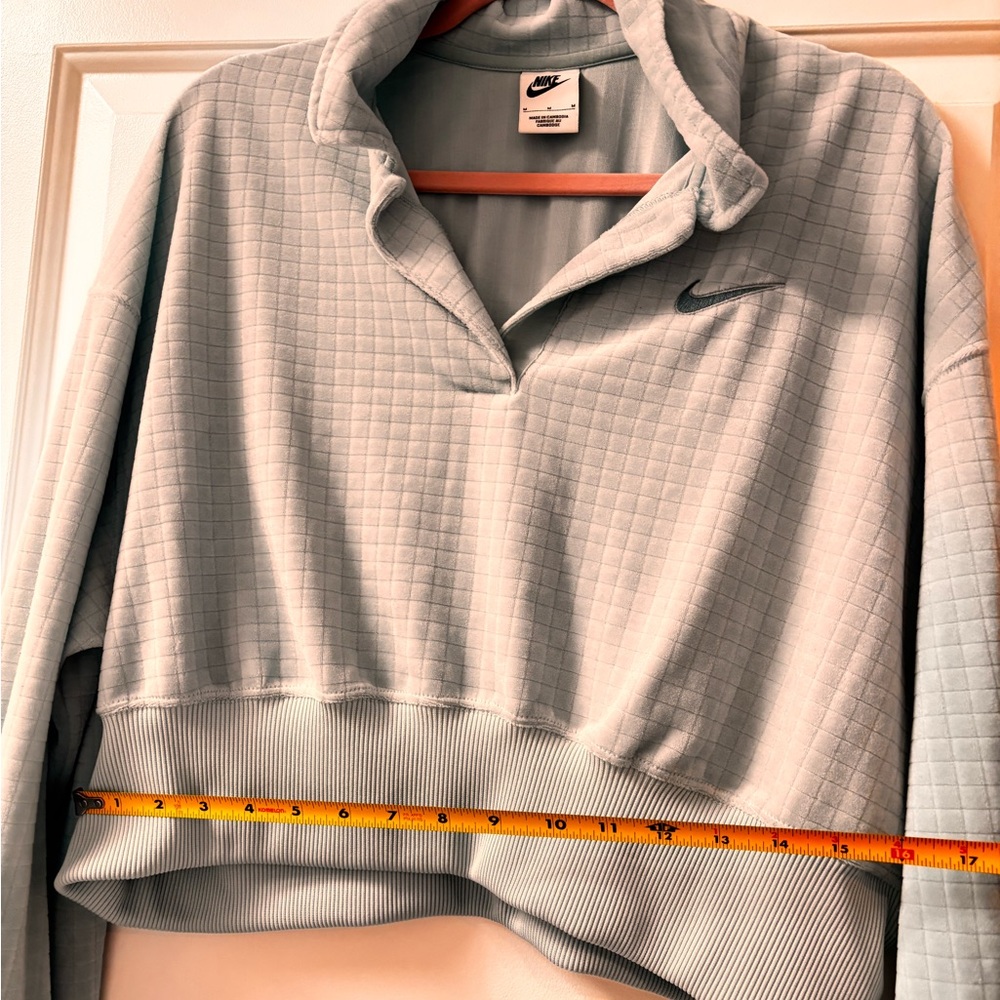 Nike Women's light Blue Cropped Sweatshirt - Picture 4 of 4